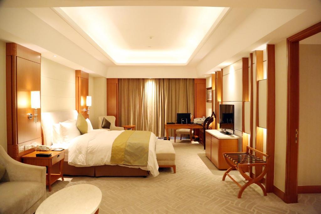 Ляньюньган: Huaguoshan Hotel