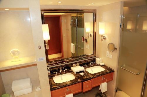 Ляньюньган: Huaguoshan Hotel