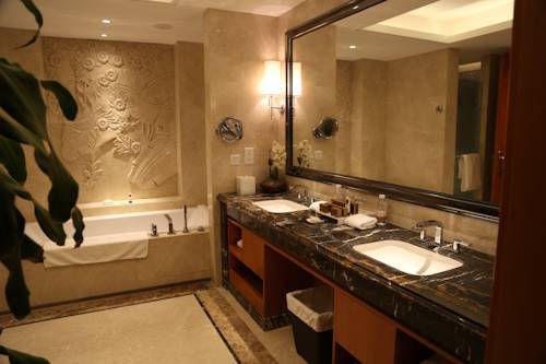 Ляньюньган: Huaguoshan Hotel