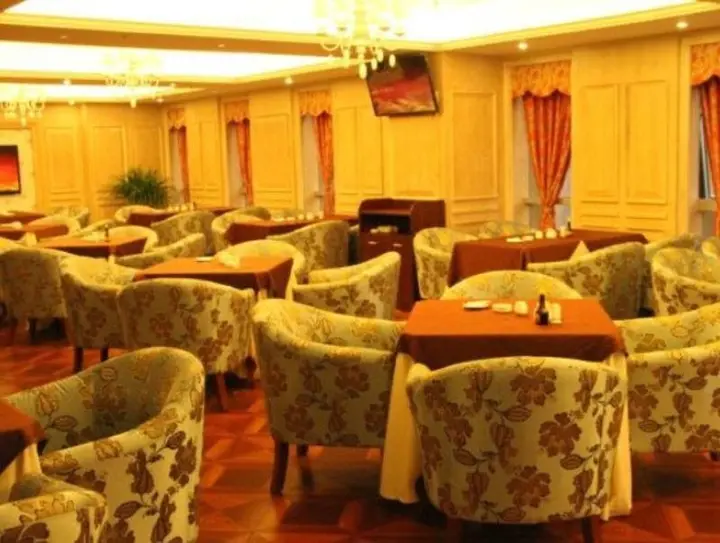 Чэнду: Complex International Hotel