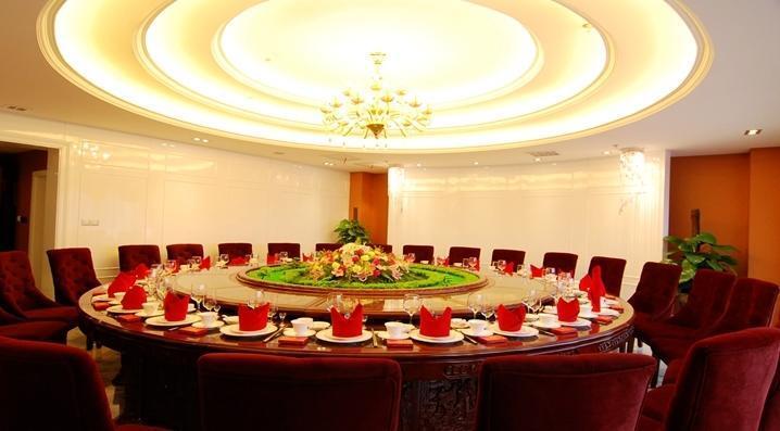 Куньмин: Kunming Sheng Shi Qian He Hotel