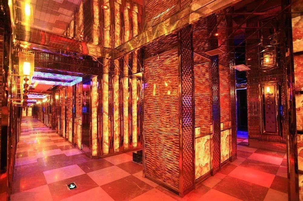 Шанхай: WJ Century Hotel