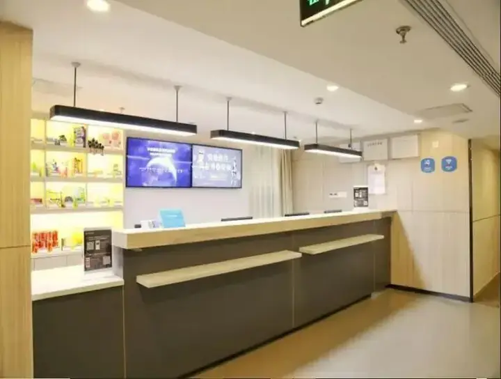 Чжухай: Hanting Hotel Zhuhai Qinglv Zhong Road