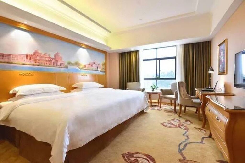 Циньчжоу: Vienna Hotel Qinzhou North Square Branch