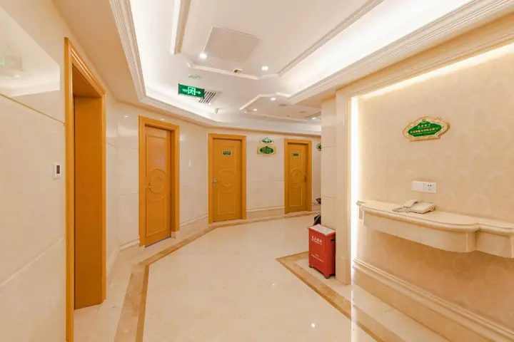 Шэньчжэнь: Vienna hotel Shenzhen Dongmen Old Street