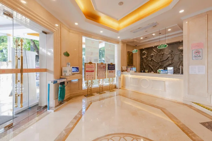 Шэньчжэнь: Vienna hotel Shenzhen Dongmen Old Street