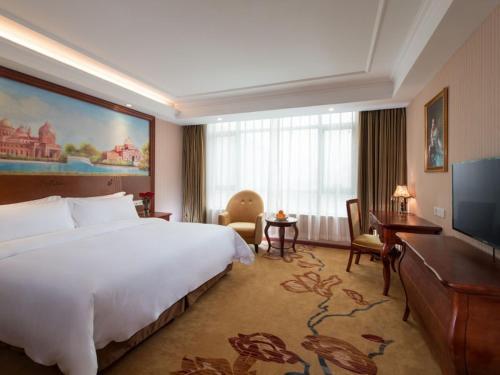 Цзеян: Vienna Hotel Puning South Huancheng Road High Speed Train Station