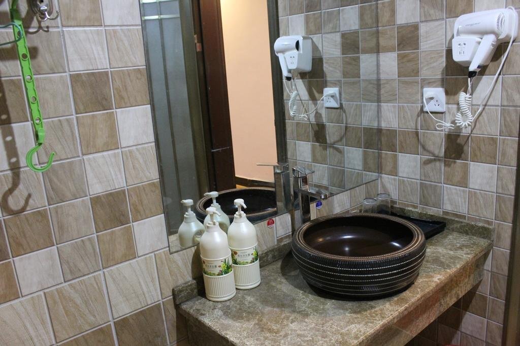 Чжанцзяцзе: Yishan Inn