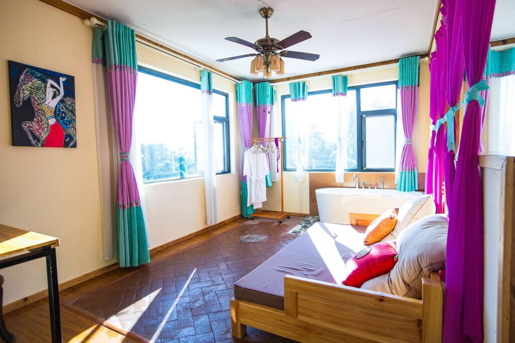 Дали: Dali Libai Holiday Inn