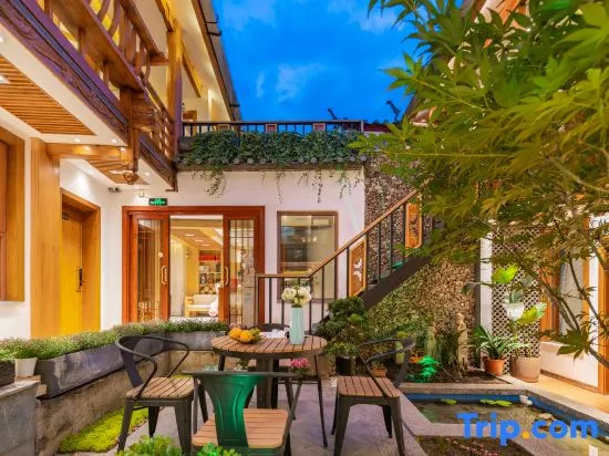 Лицзян: UNThinkHotel Qimu inn