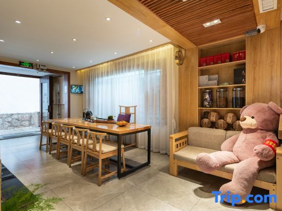 Лицзян: UNThinkHotel Qimu inn