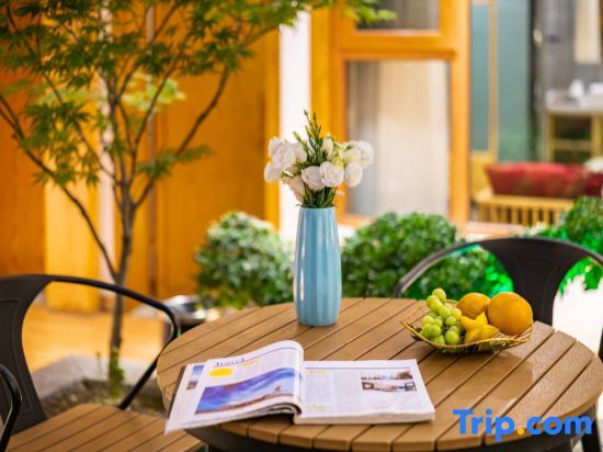 Лицзян: UNThinkHotel Qimu inn