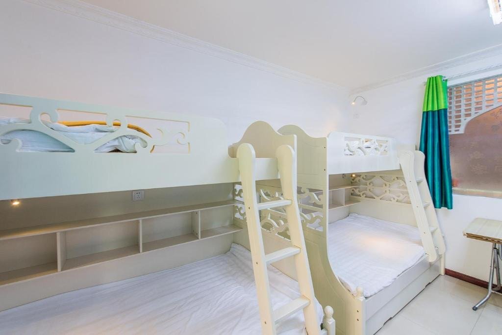 Синин: Rose Garden Theme Youth Hostel