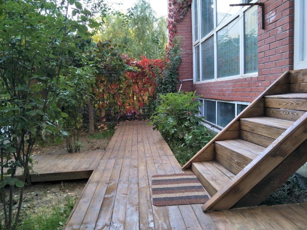 Синин: Rose Garden Theme Youth Hostel