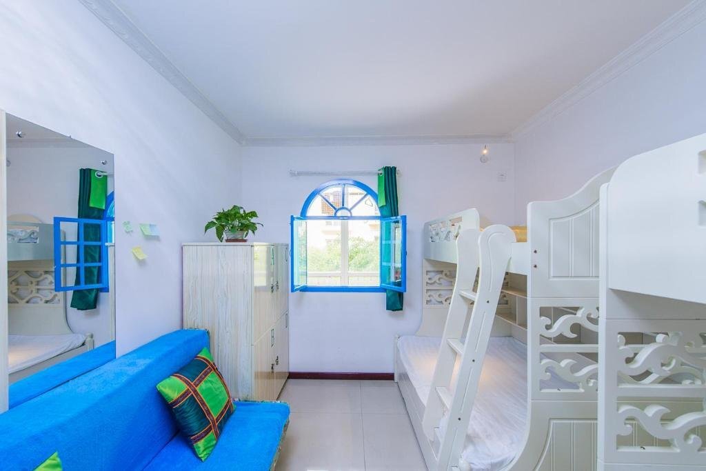 Синин: Rose Garden Theme Youth Hostel