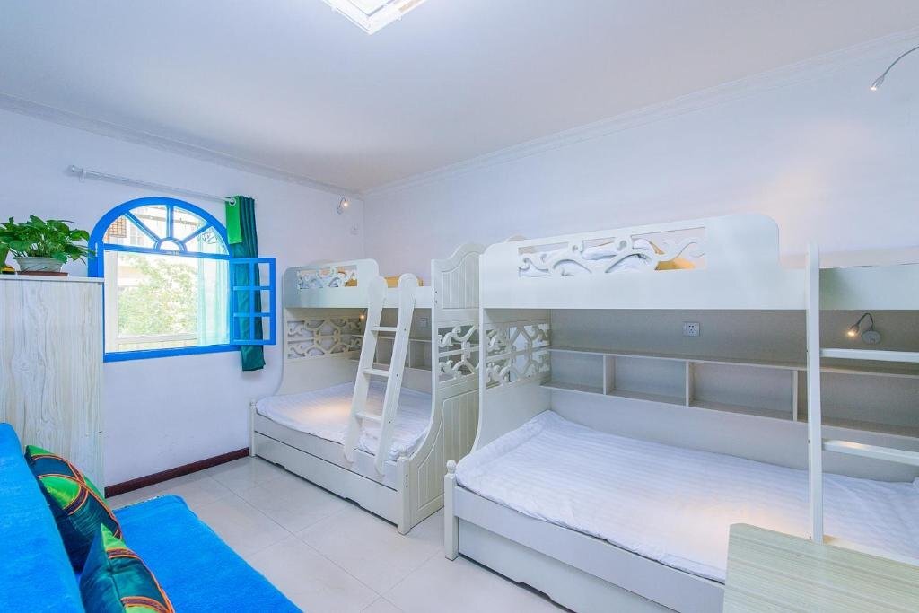 Синин: Rose Garden Theme Youth Hostel
