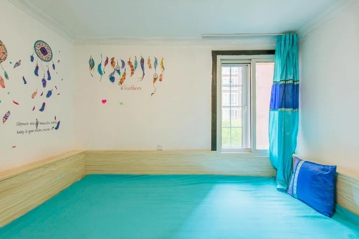 Синин: Rose Garden Theme Youth Hostel