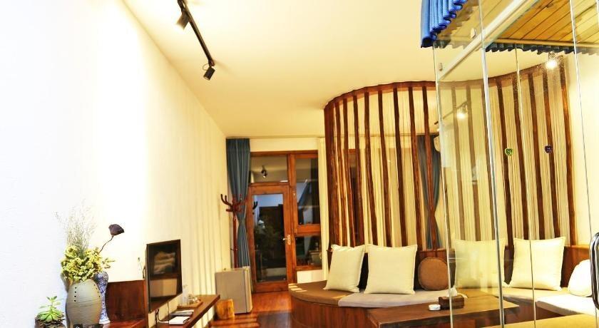 Дали: The Corner Seaview Hotel