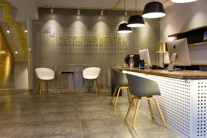 Далянь: Metro Hub Hostel