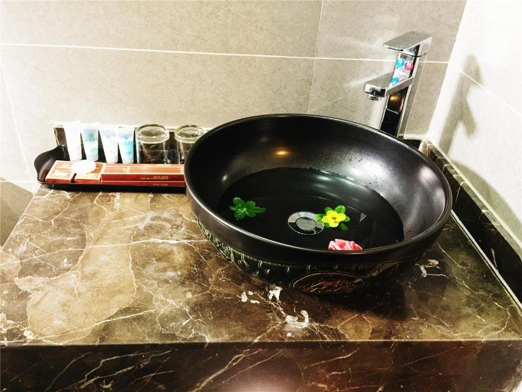 Цзюцюань: Gujun Hotel