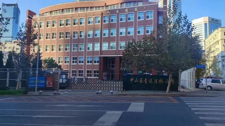 Далянь: Jinjiang Inn Select Dalian Youhao Square