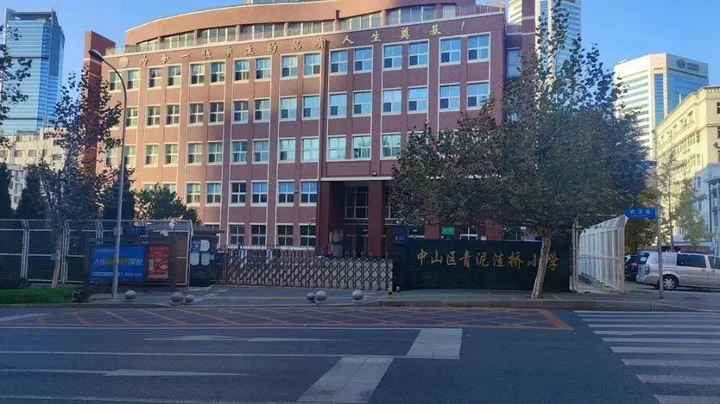 Далянь: Jinjiang Inn Select Dalian Youhao Square