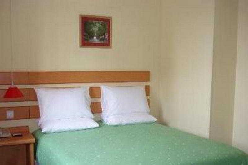 Цзинань: Home Inn Bayi Crossroads