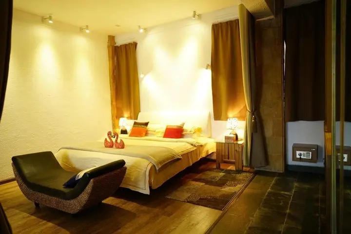 Дали: Shiyue Holiday Hotel
