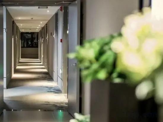 Далянь: Home Inn Selected (Dalian Central Hospital, Chunliu Metro Station, Airport)