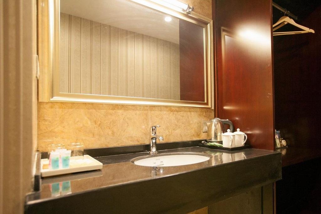 Цзинчжоу: Shunfeng Hotel