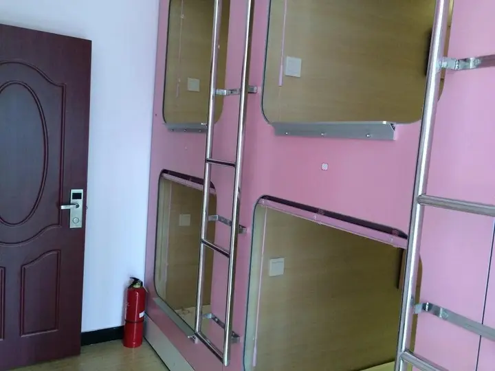 Чунцин: GreenIsland Space Capsule Youth Hostel