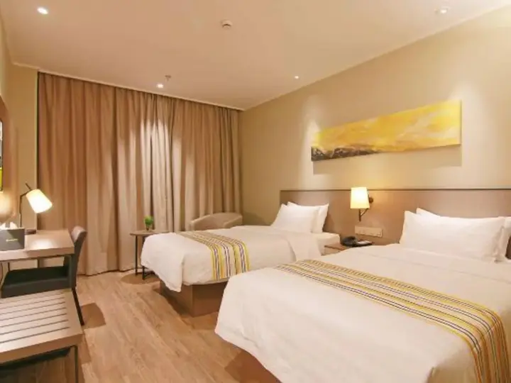 Шанхай: Home Inn Plus Shanghai Chifeng Road Metro Station