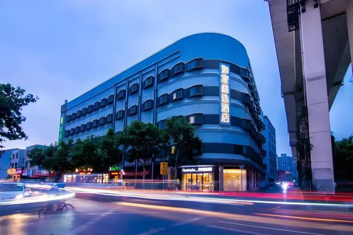 Шанхай: Home Inn Plus Shanghai Chifeng Road Metro Station