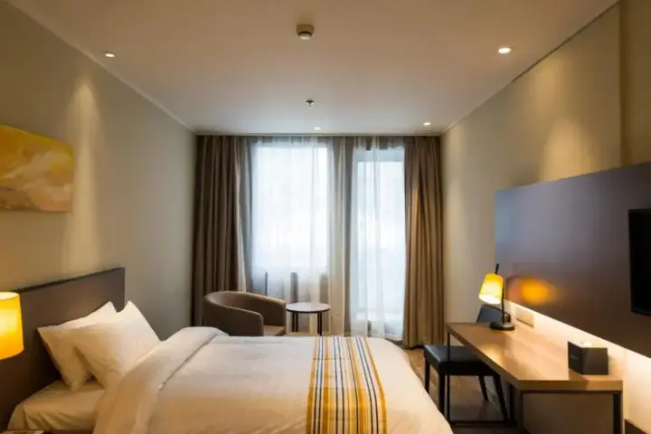 Шанхай: Home Inn Plus Shanghai Chifeng Road Metro Station
