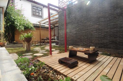 Лицзян: Warm Flowers Guesthouse Shiyizhong Branch