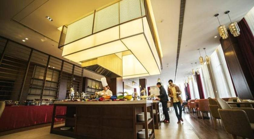 Иньчуань: Ruijing New Hualian Hotel