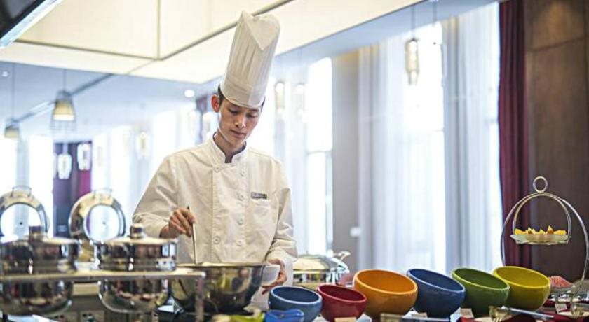 Иньчуань: Ruijing New Hualian Hotel