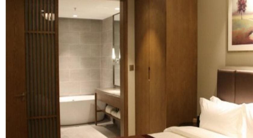 Ruijing New Hualian Hotel — фото 1