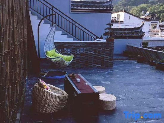 Шанграо: The Moon House