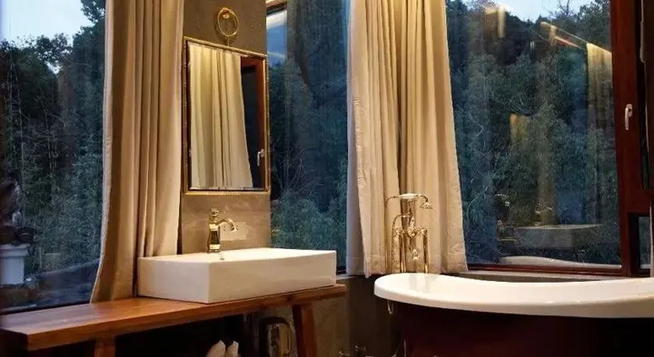 Шанграо: The Moon House