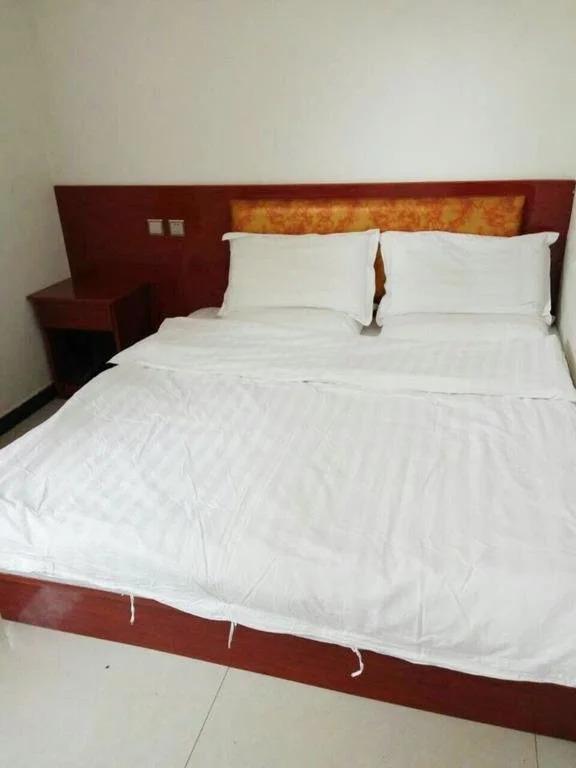 Чэндэ: Xinglong Jiahong Inn