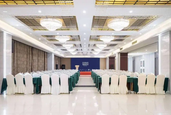 Линьи: Ramada Linyi North