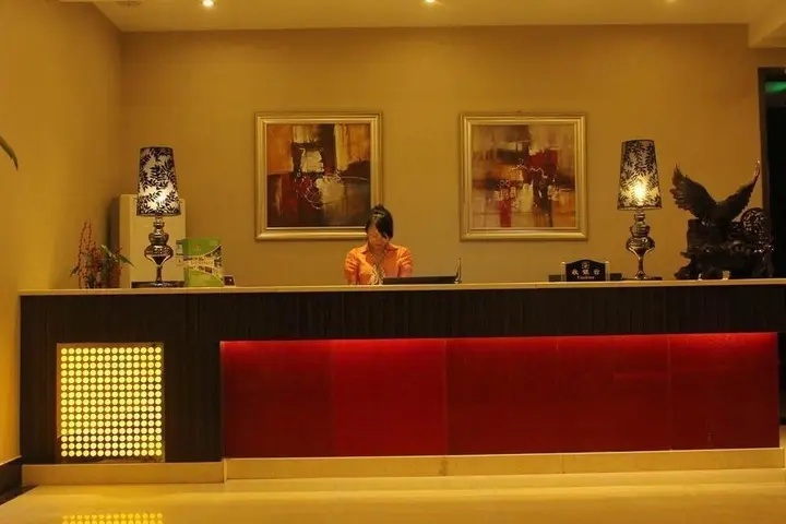 Чэнду: Jinhangong Hotel (Chengdu Fengxi Avenue)