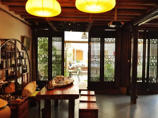 Дали: Yunconglong Inn