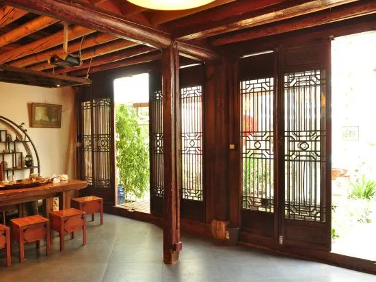 Дали: Yunconglong Inn