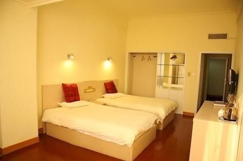 Далянь: Yijia Express Hotel