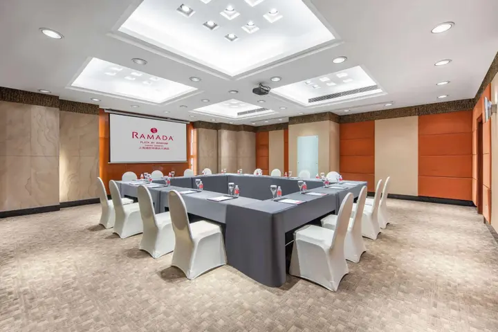 Шанхай: Ramada Plaza Pudong