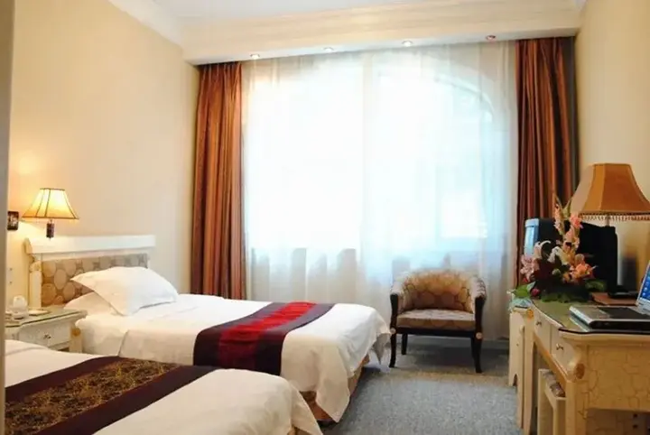 Инкоу: Mando Hotel