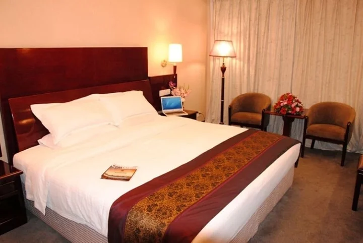 Инкоу: Mando Hotel