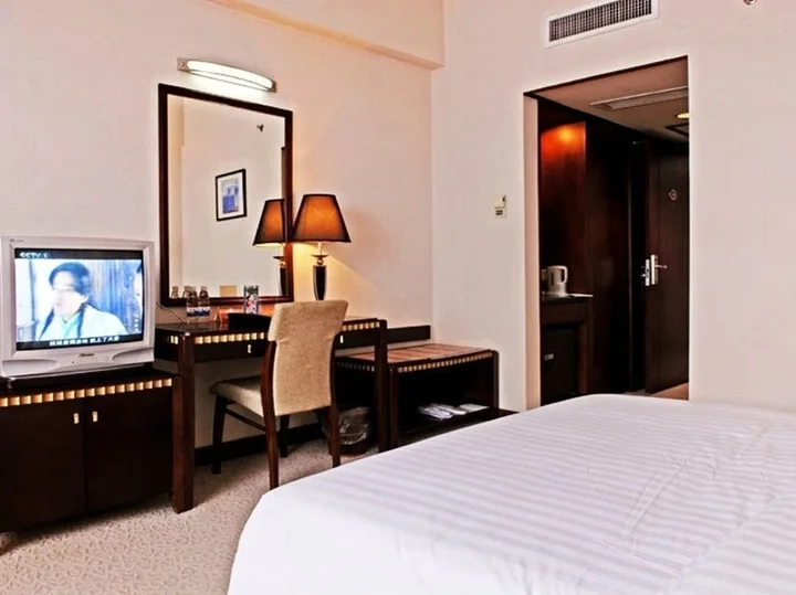 Инкоу: Mando Hotel